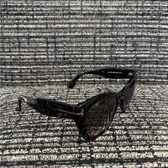 Tom Ford Cara 56mm Square Sunglasses 👓 - Picture 10 of 10